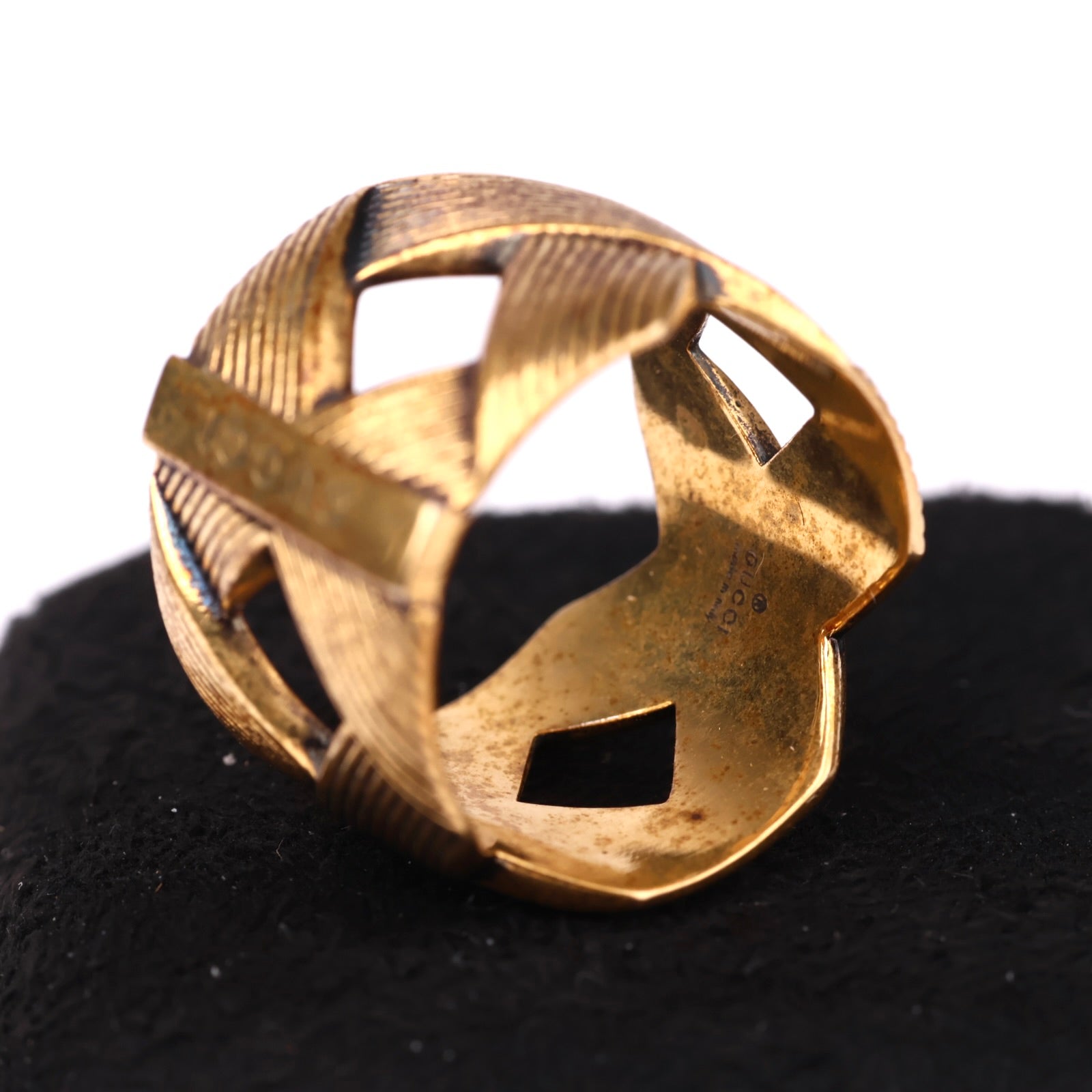 J3553 Gucci Gold-Tone GG Logo Wide Band Ring Size 19- Pre Owned