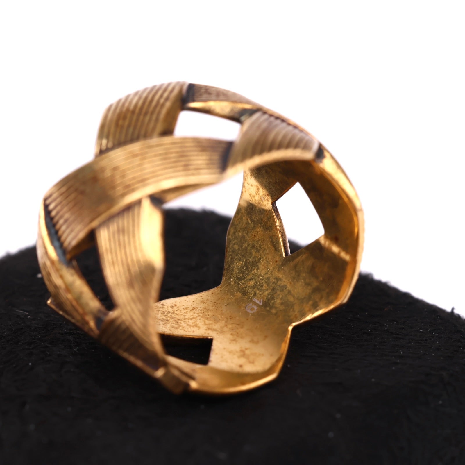 J3553 Gucci Gold-Tone GG Logo Wide Band Ring Size 19- Pre Owned