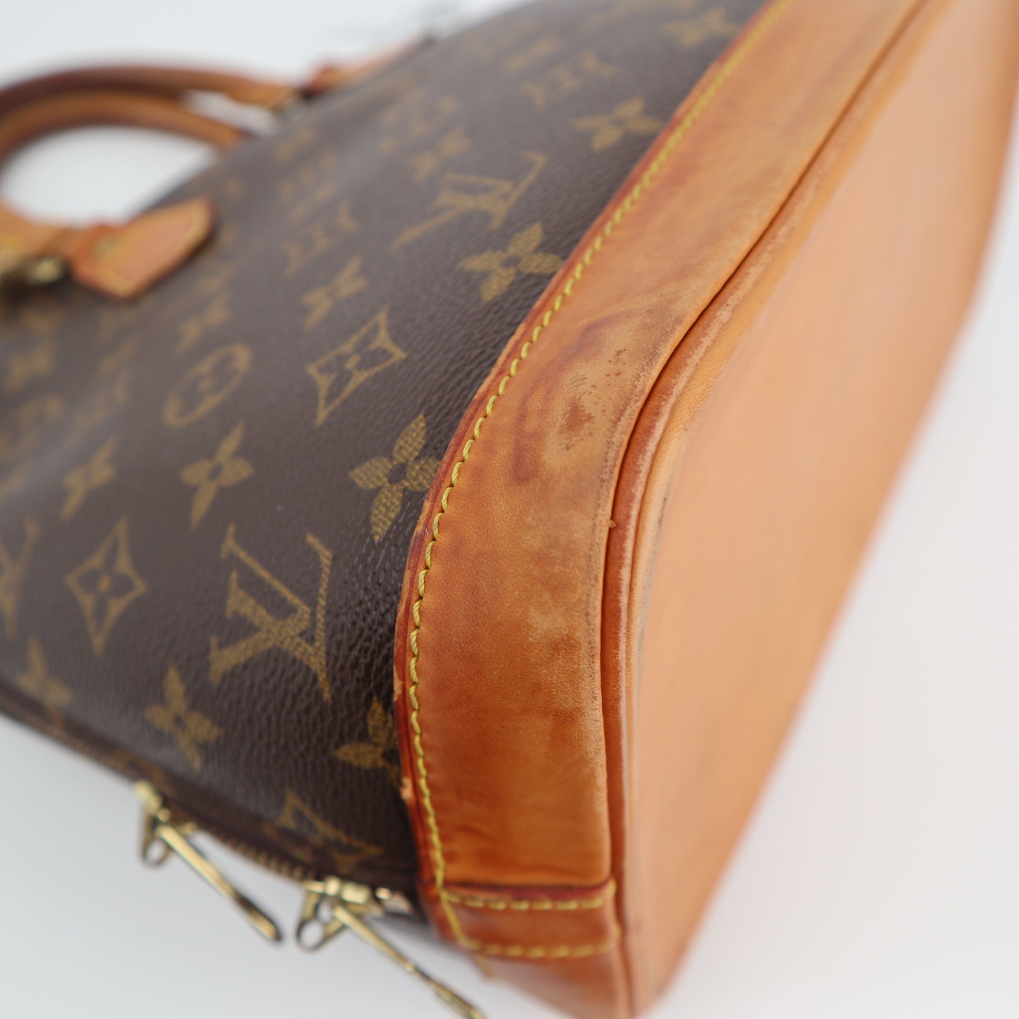 Louis Vuitton Monogram Canvas Alma PM Top Handle Bag C1858 | Pre-Owned Very Good Brown Monogram Coated canvas, leather trim