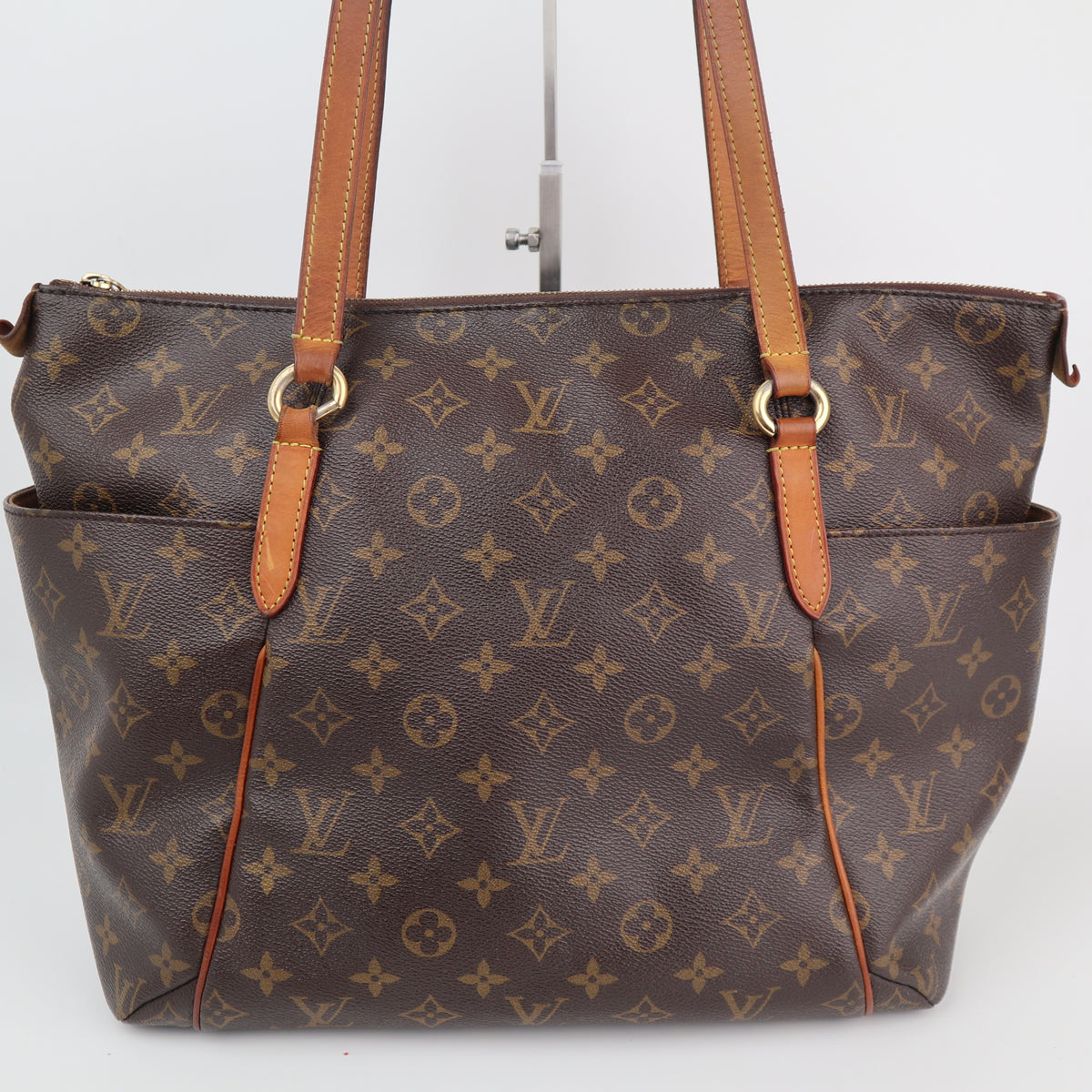 Louis Vuitton Monogram Canvas Totally MM Tote Bag C1866 | Pre-Owned Very Good Brown Monogram Coated canvas, leather trim