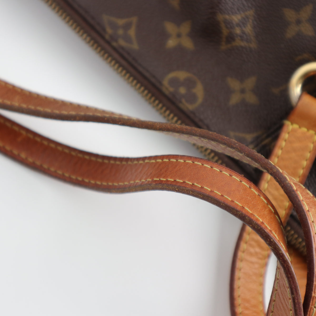 Louis Vuitton Monogram Canvas Totally MM Tote Bag C1866 | Pre-Owned Very Good Brown Monogram Coated canvas, leather trim