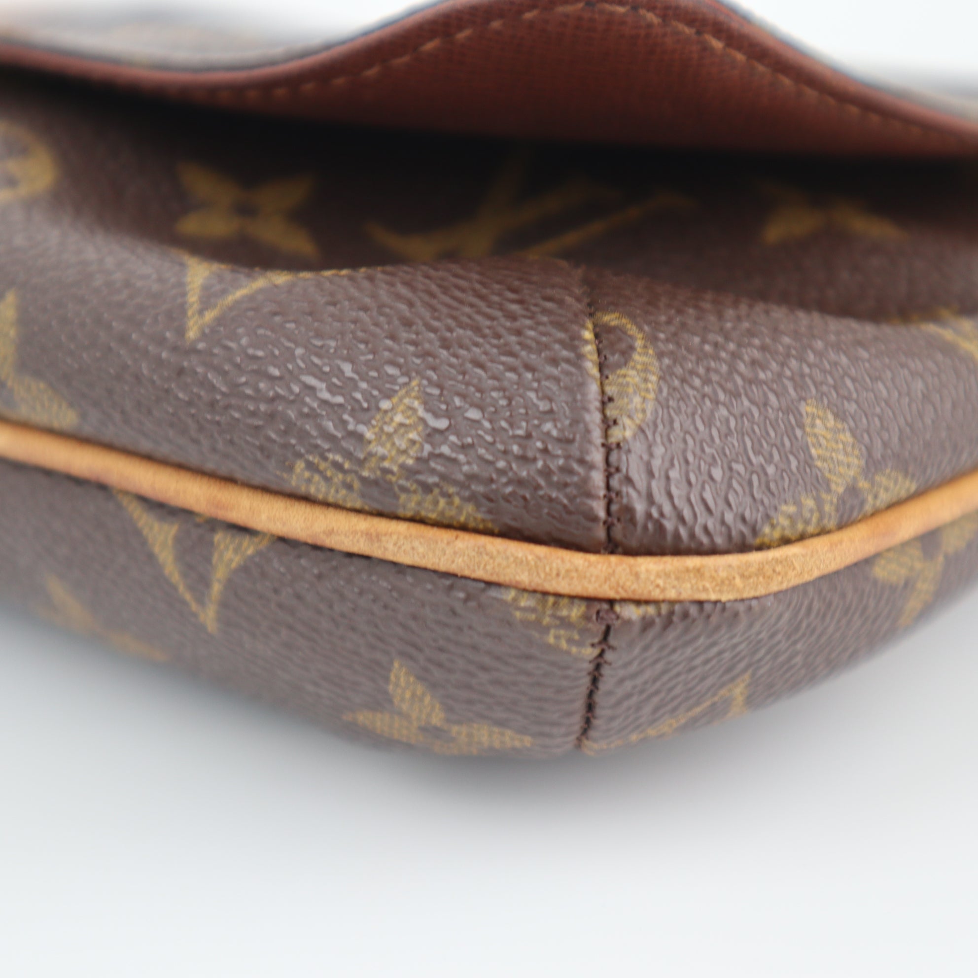 Louis Vuitton Monogram Canvas Musette Tango Shoulder Bag C1868 | Pre-Owned Very Good Brown Monogram Coated canvas, leather trim