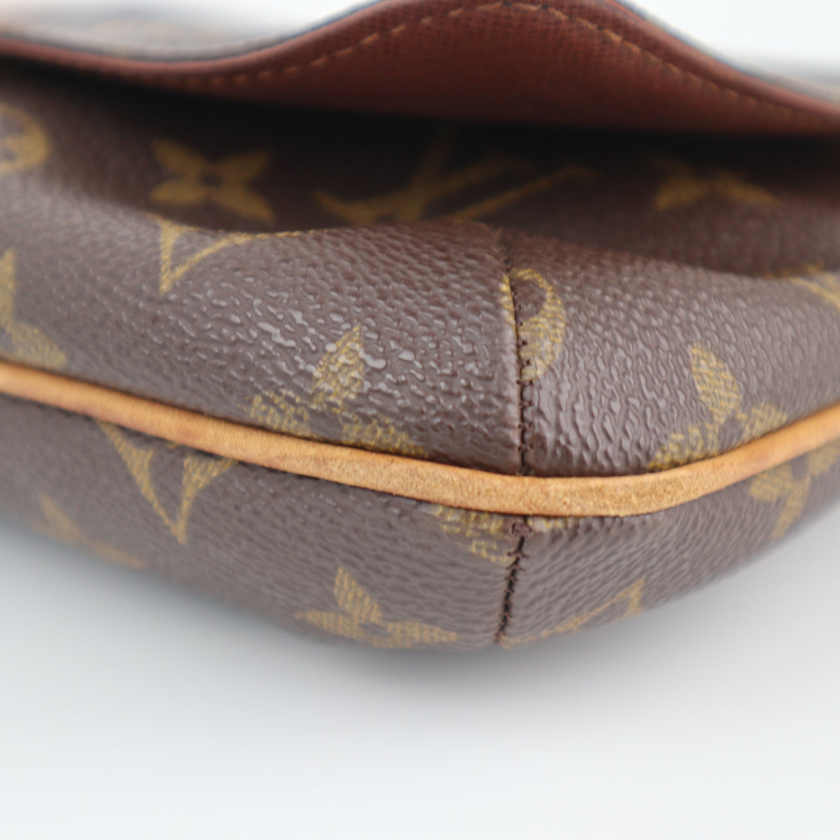 Louis Vuitton Monogram Canvas Musette Tango Shoulder Bag C1868 | Pre-Owned Very Good Brown Monogram Coated canvas, leather trim