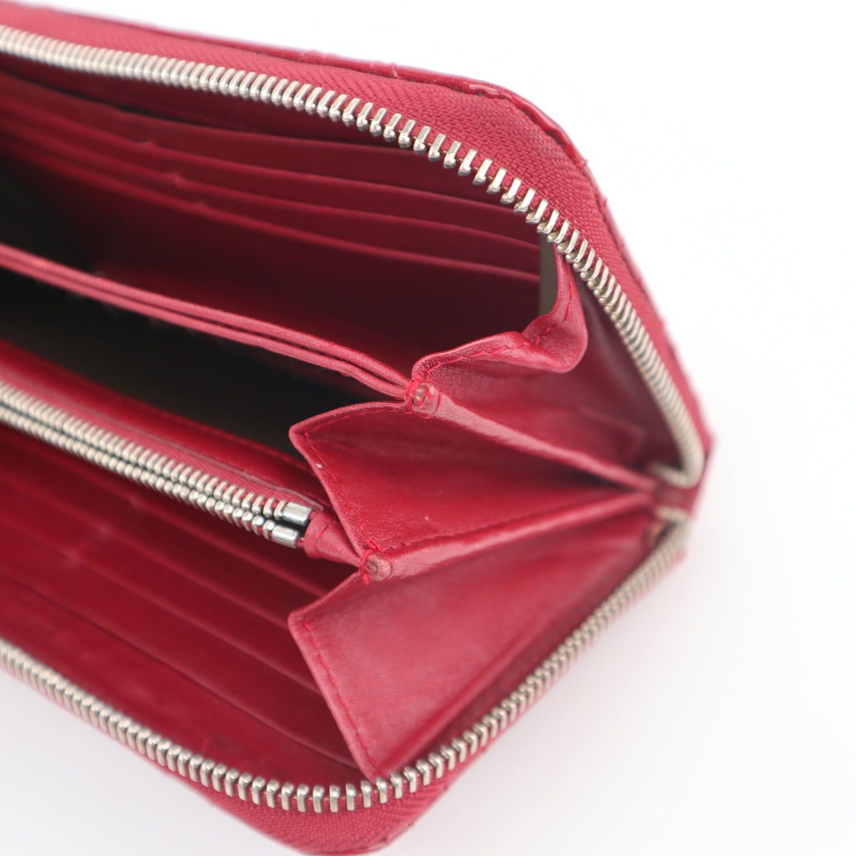 C2833 Christian Dior Wallet Lady Dior Cannage Zip Around Wallet Red Patent Leather | Pre-Owned Very Good Red Cannage Leather, Patent leather
