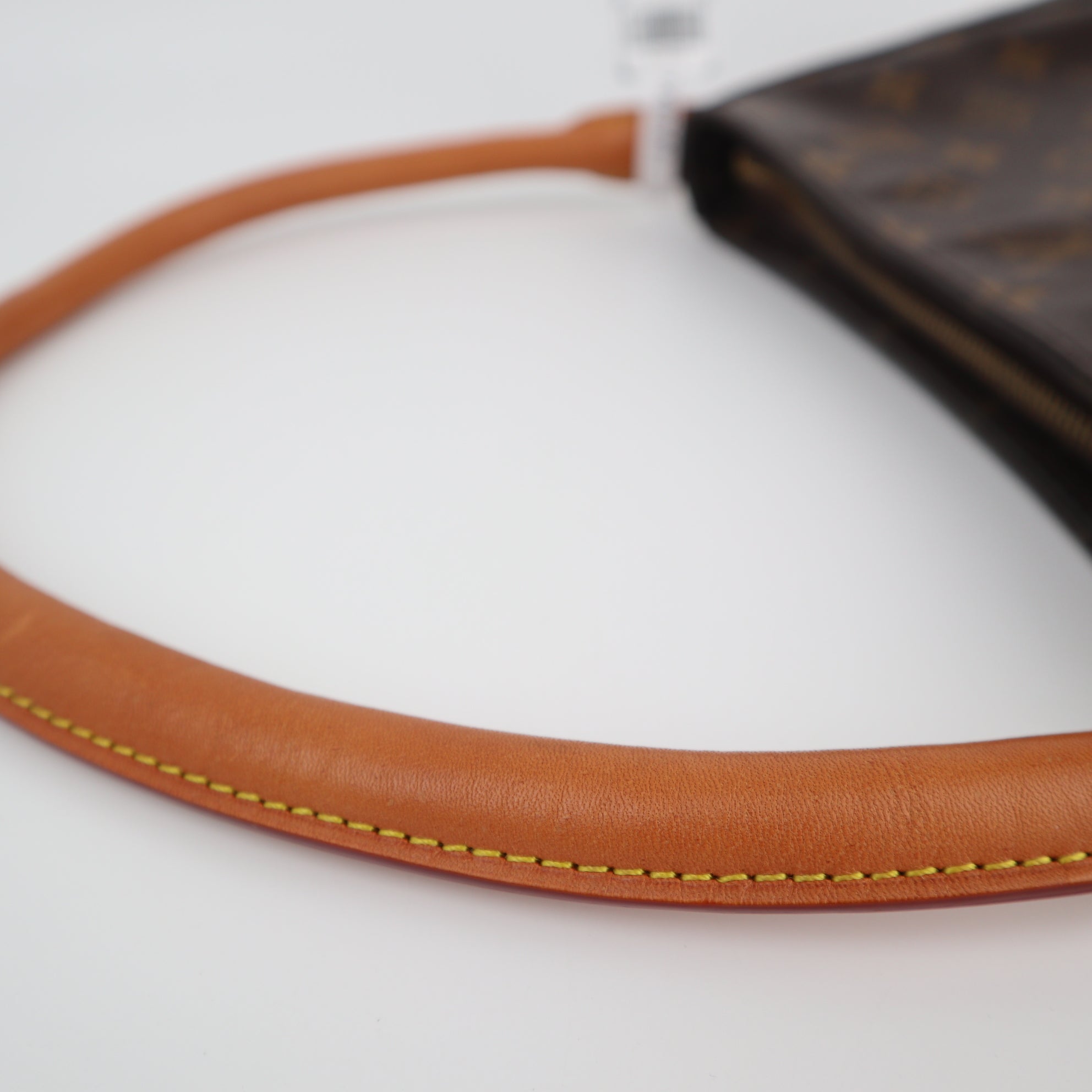 Louis Vuitton Monogram Looping MM Shoulder Bag C1873R | Pre-Owned Very Good Brown Monogram Coated canvas, leather trim