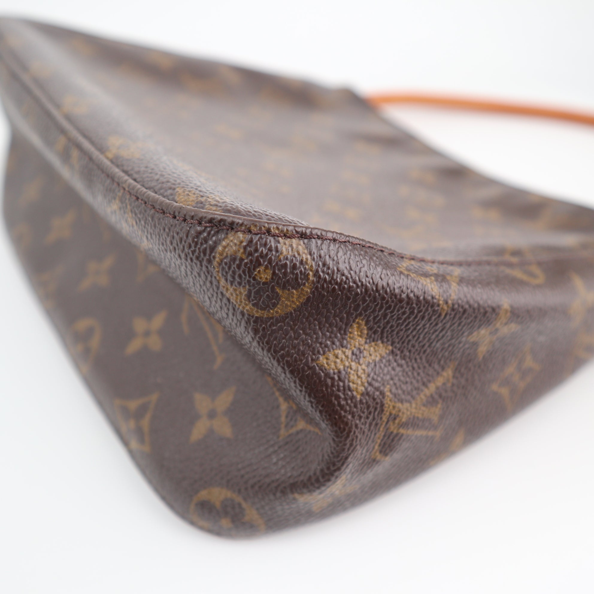 Louis Vuitton Monogram Looping MM Shoulder Bag C1873R | Pre-Owned Very Good Brown Monogram Coated canvas, leather trim