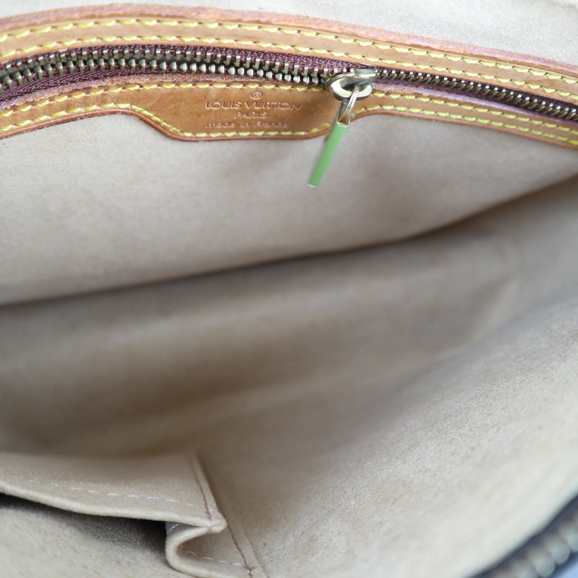 Louis Vuitton Monogram Looping MM Shoulder Bag C1873R | Pre-Owned Very Good Brown Monogram Coated canvas, leather trim