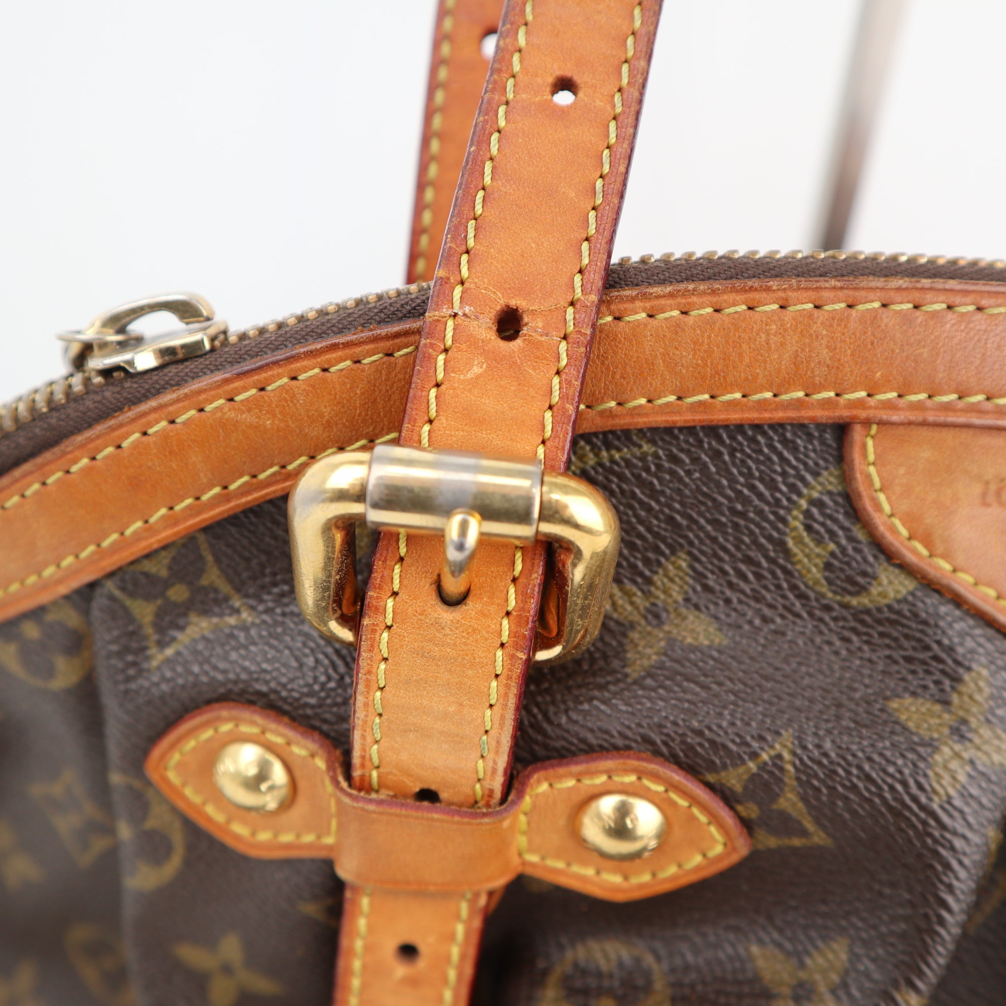 Louis Vuitton Monogram Canvas Tivoli GM Shoulder Bag C1876 | Pre-Owned Very Good Brown Monogram Coated canvas, leather trim