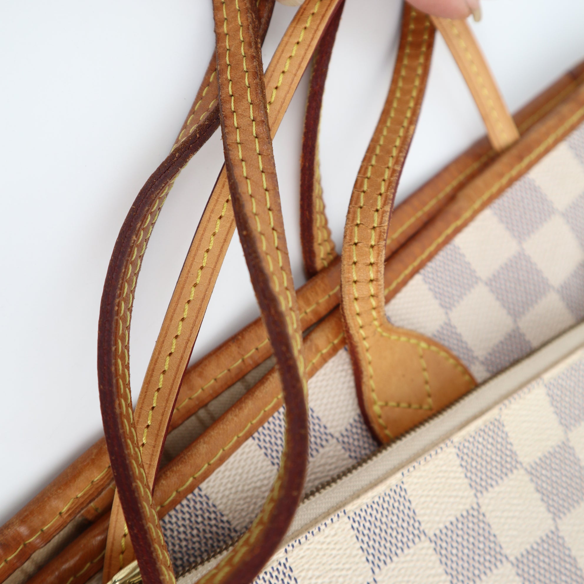 Louis Vuitton Damier Azur Neverfull MM Shoulder Bag C1877 | Pre-Owned Very Good White / Blue Damier Azur Coated canvas, leather trim