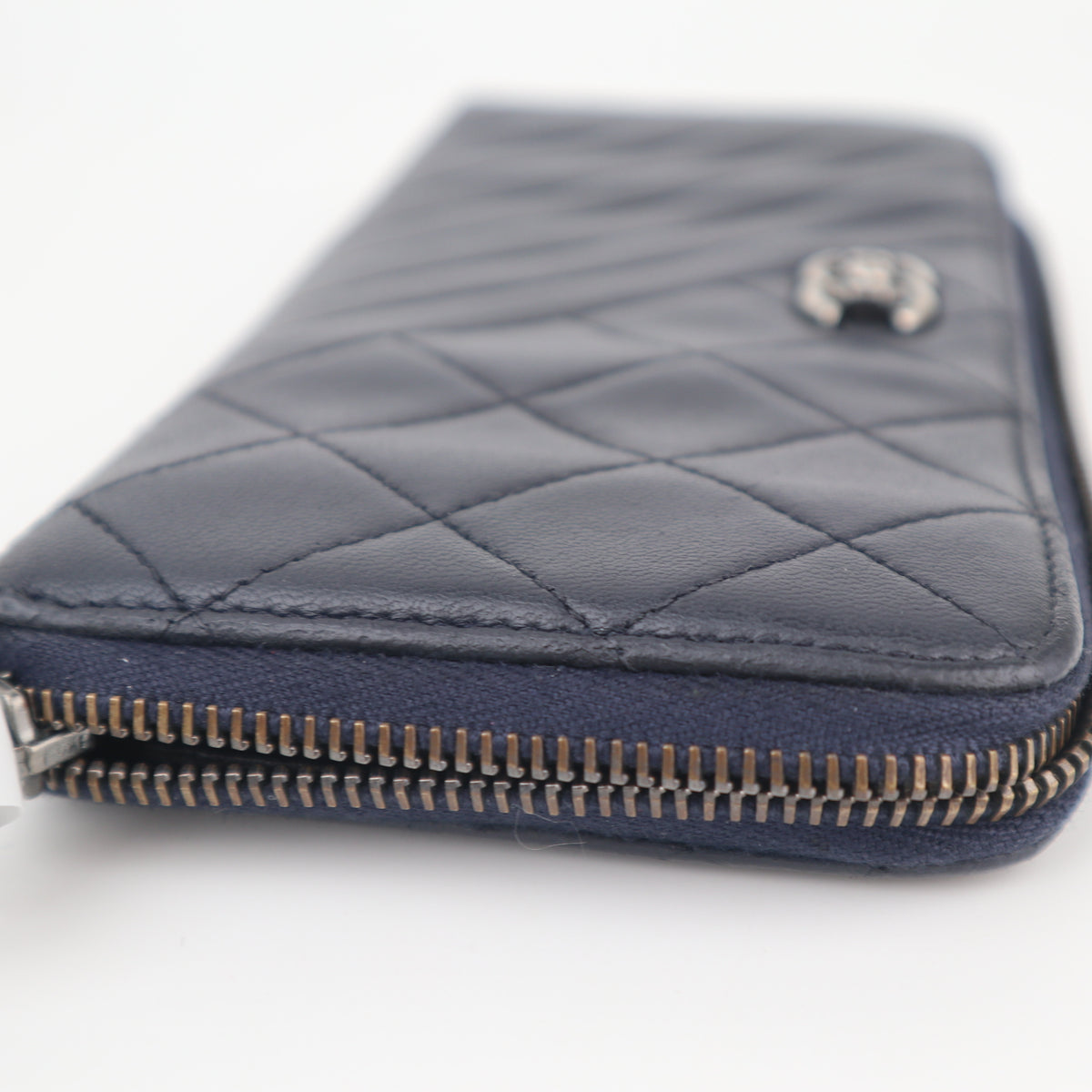 C2840 Chanel Wallet Mademoiselle V-Stitch / Matelasse | Pre-Owned Excellent Matelassé, V-Stitch