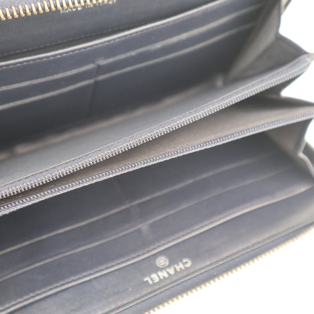 C2840 Chanel Wallet Mademoiselle V-Stitch / Matelasse | Pre-Owned Excellent Matelassé, V-Stitch