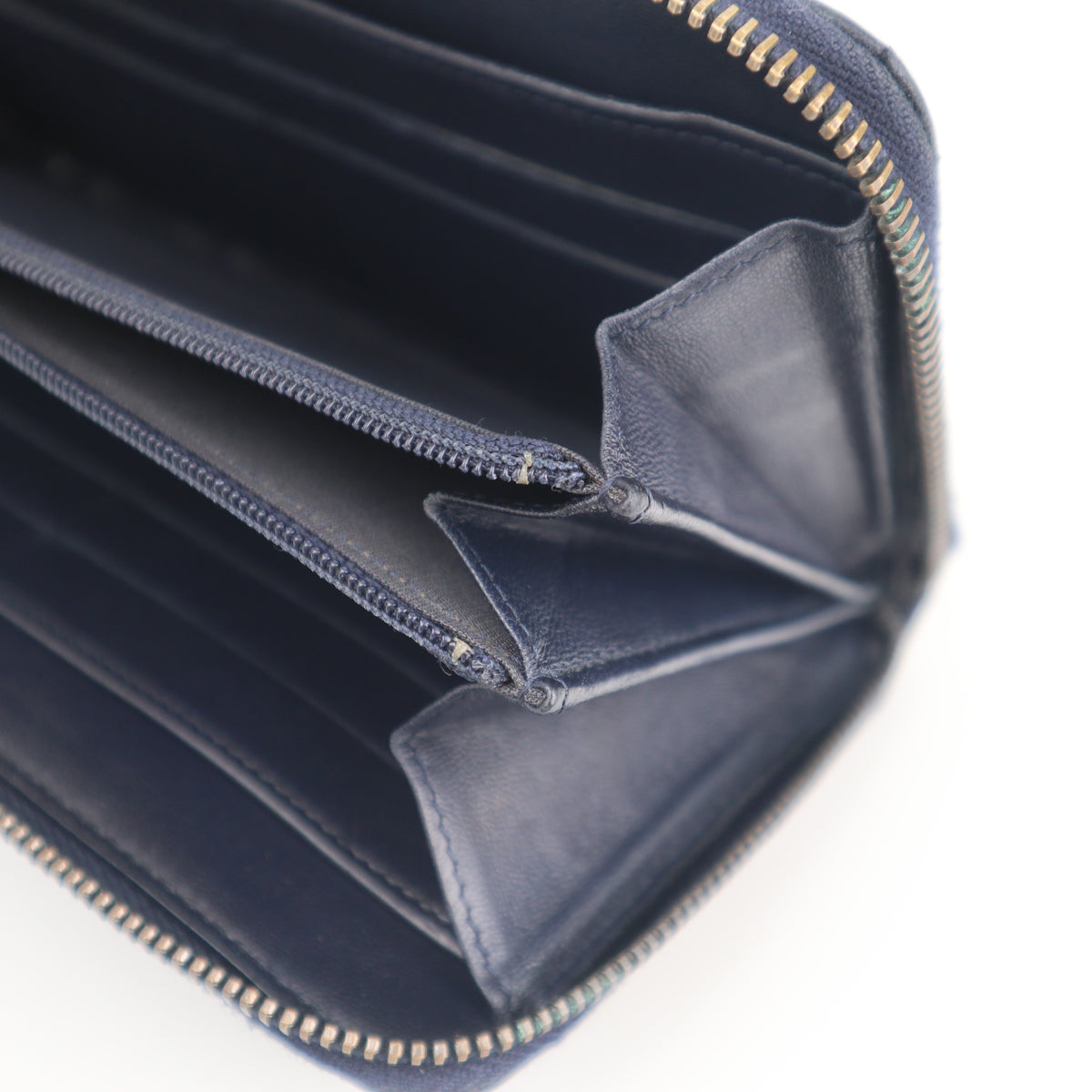 C2840 Chanel Wallet Mademoiselle V-Stitch / Matelasse | Pre-Owned Excellent Matelassé, V-Stitch