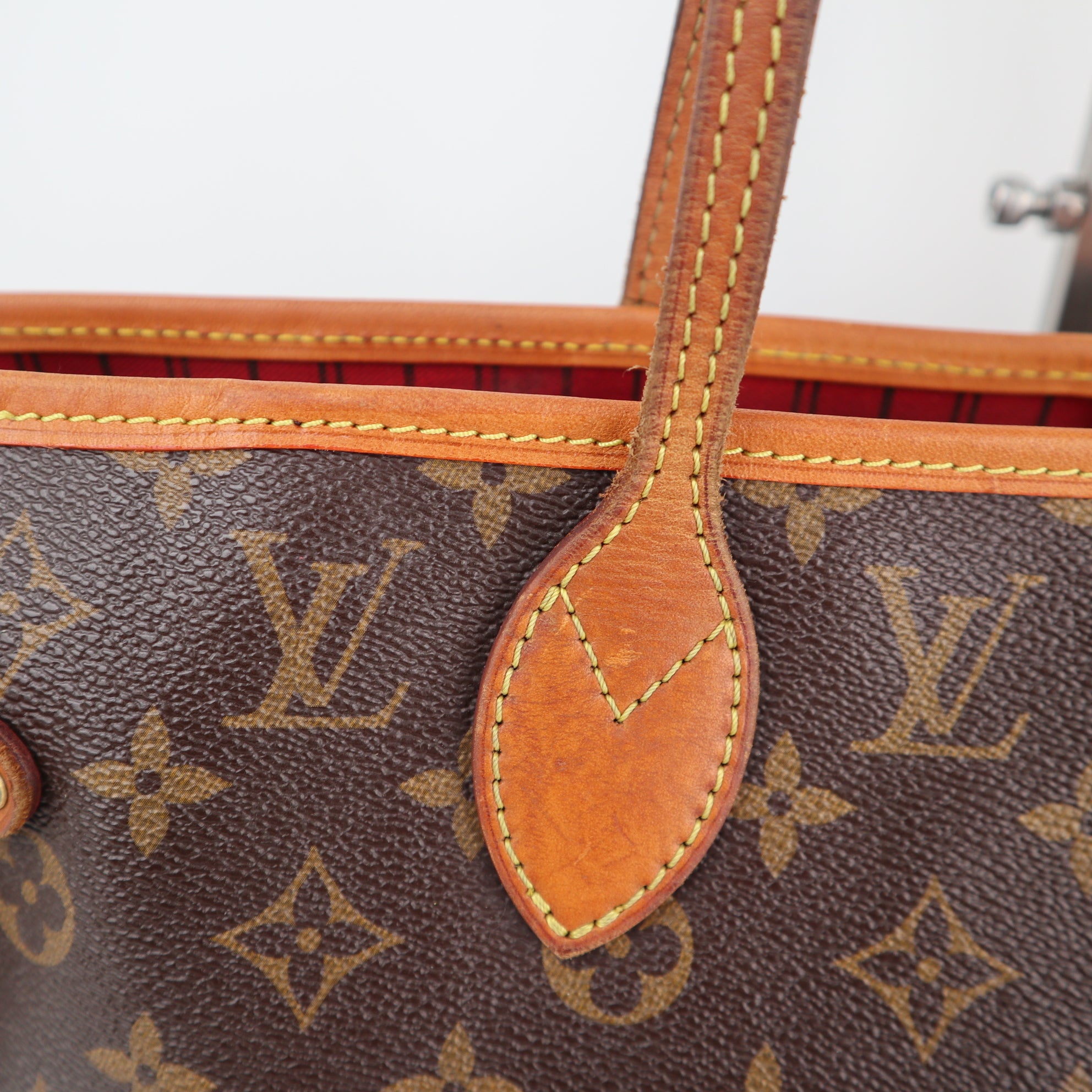 Louis Vuitton Monogram Canvas Neverfull MM Shoulder Bag C1880R | Pre-Owned Very Good Brown Monogram Coated canvas, leather trim