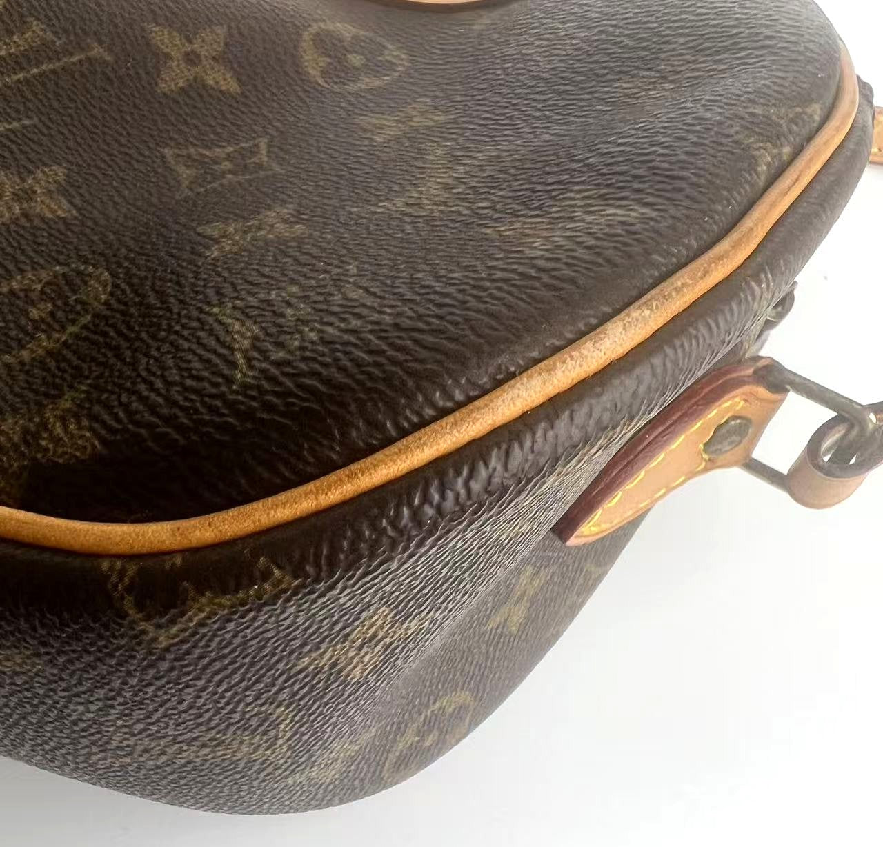 Louis Vuitton Blois Crossbody Bag C1481R | Pre-Owned Excellent Brown Monogram Canvas